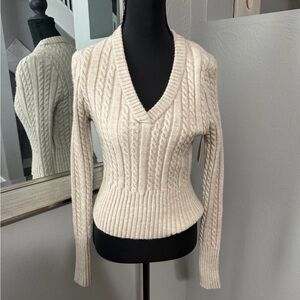 NWT CoCo & Shay V-Neck Knit Old Money Beige Sweater Large.